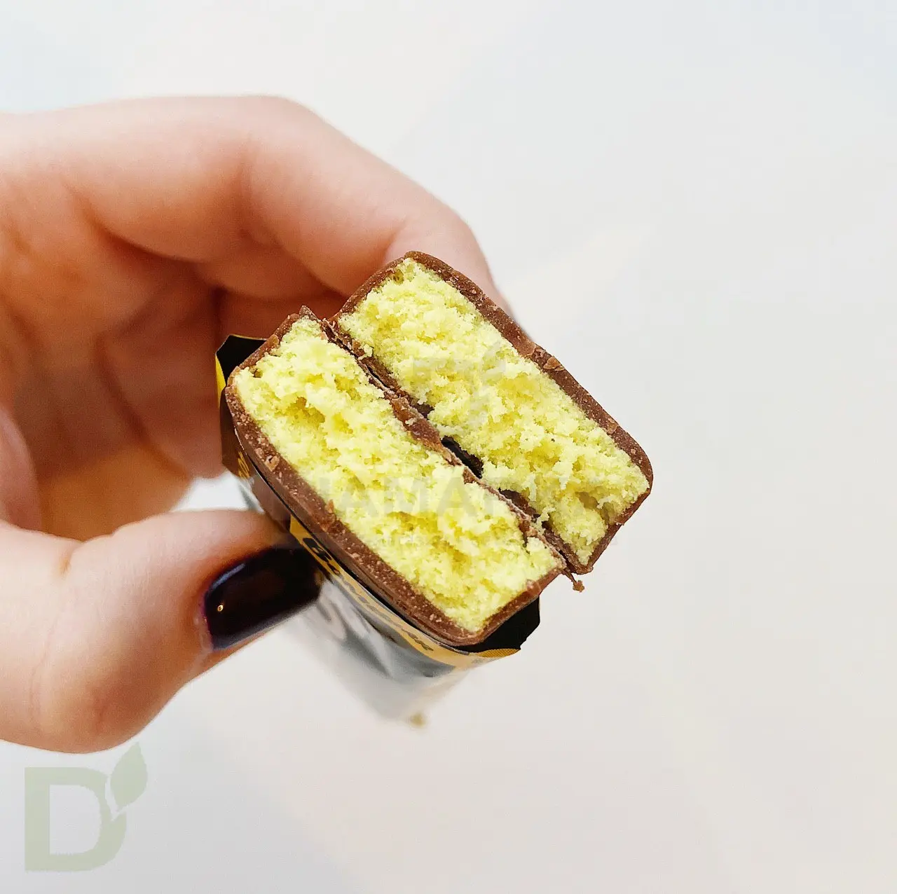 Батончик BOMBBAR глазированный Банановый пудинг 40гр.